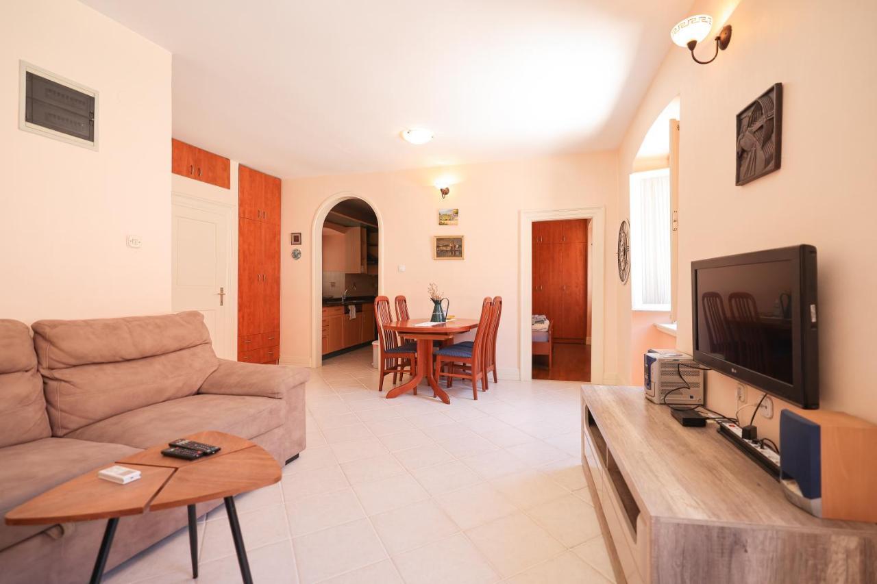 Two Bedroom Apartment In City Center Igor Zadar Buitenkant foto