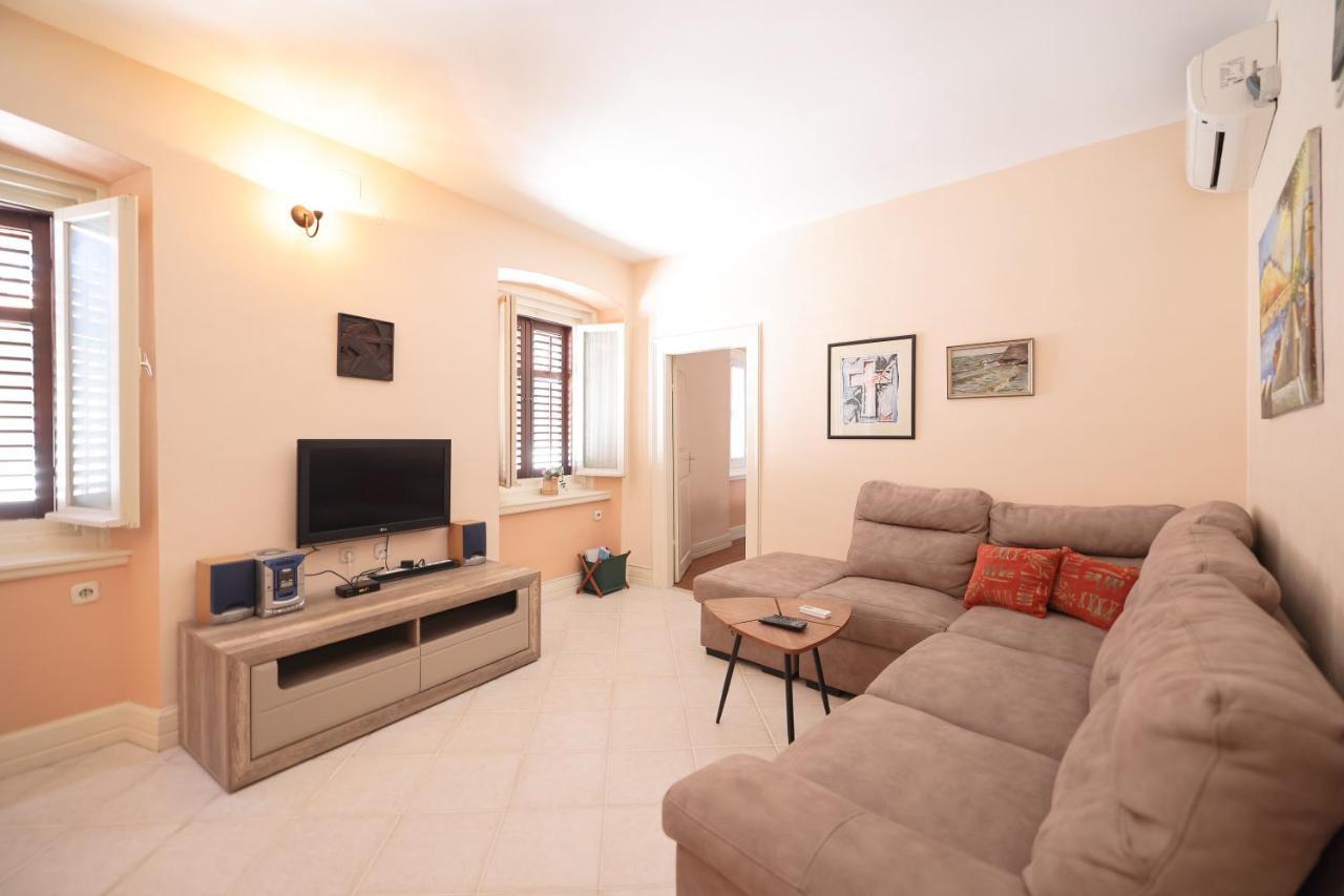 Two Bedroom Apartment In City Center Igor Zadar Buitenkant foto
